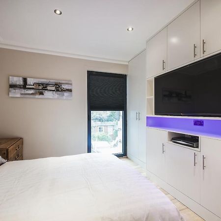 Modern Bedroom In London !! Exteriör bild